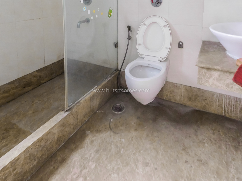 4 BHK Flat For Rent in New Friends Colony