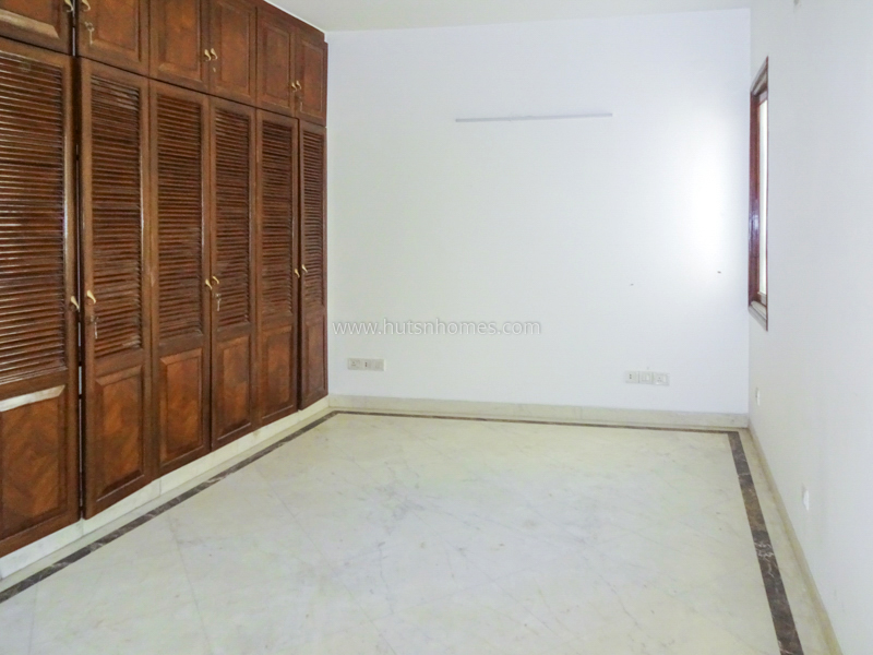 3 BHK Flat For Sale in Golf Links