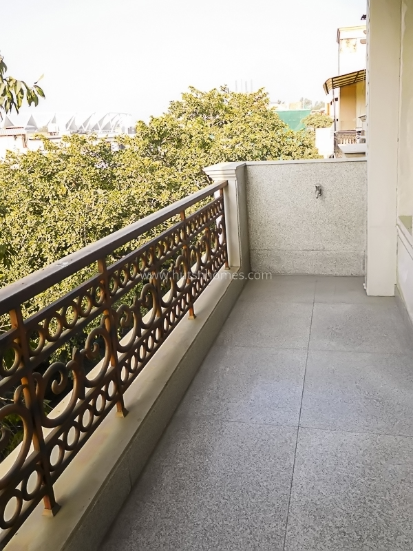 3 BHK Flat For Rent in Defence Colony