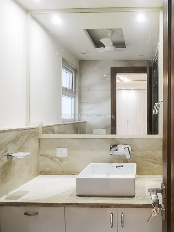 3 BHK Flat For Rent in Defence Colony