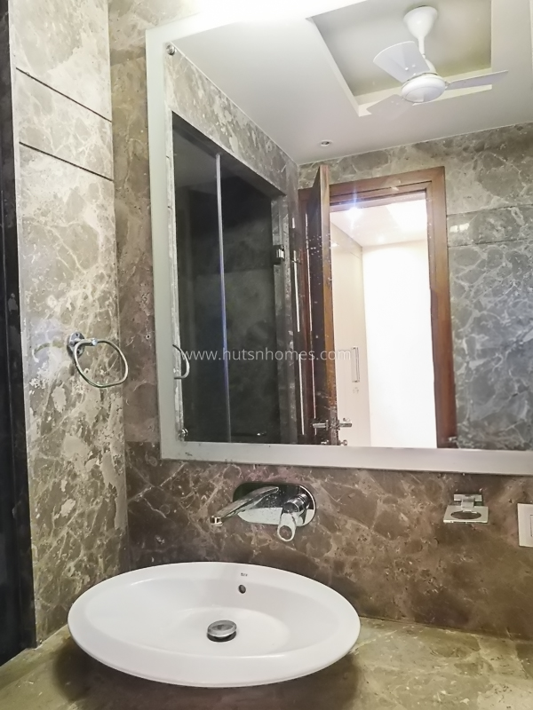 3 BHK Flat For Rent in Defence Colony