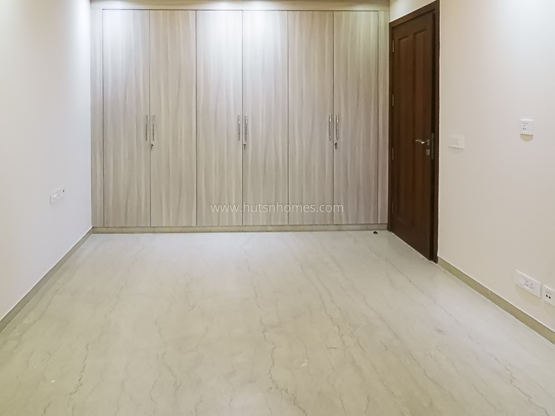 3 BHK Flat For Rent in Defence Colony