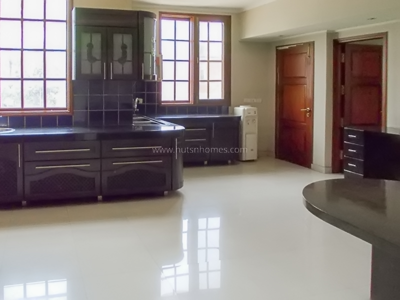 5 BHK Farm House For Rent in Dlf Chattarpur Farms