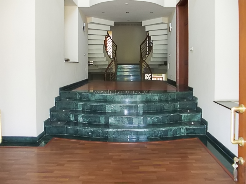 5 BHK Farm House For Rent in Dlf Chattarpur Farms