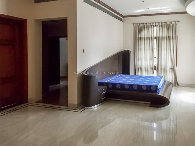 5 BHK Farm House For Rent in Dlf Chattarpur Farms