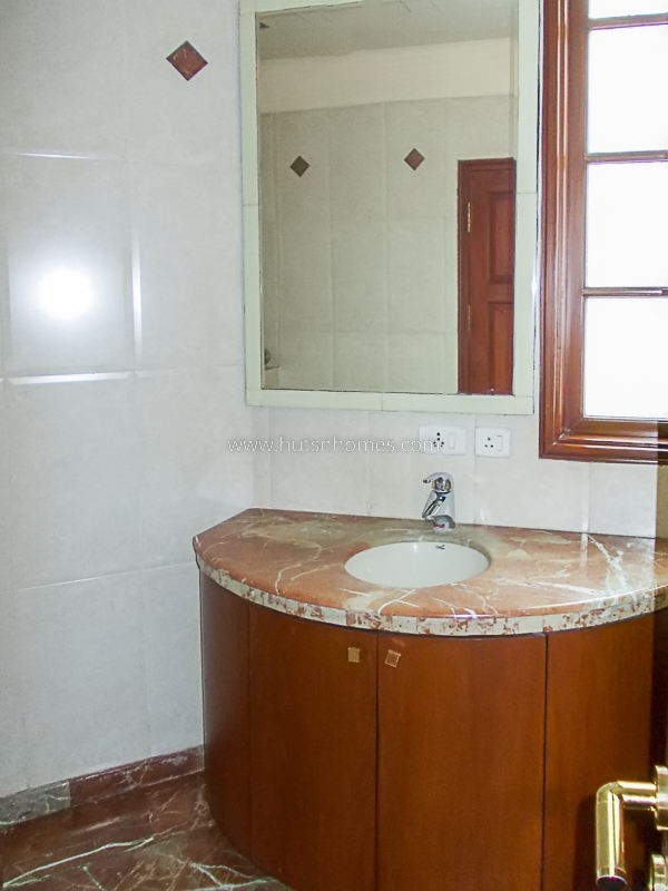 5 BHK Farm House For Rent in Dlf Chattarpur Farms
