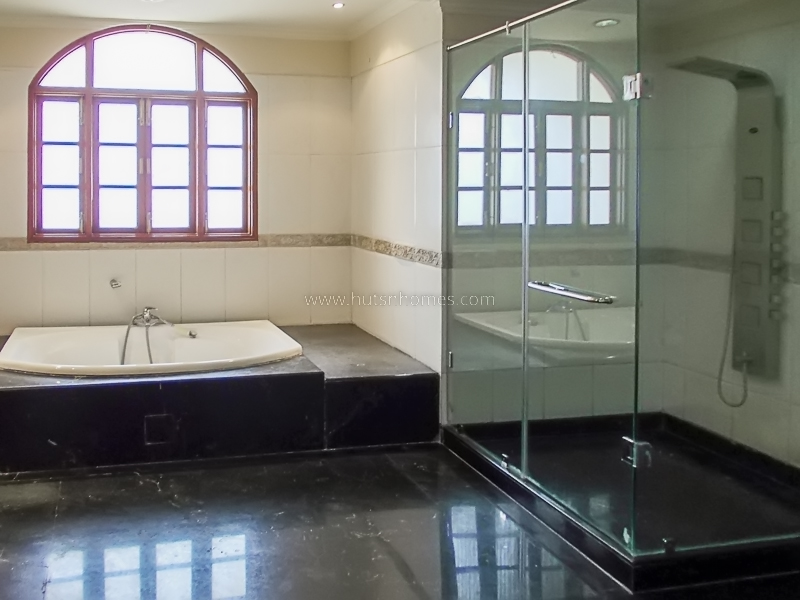 5 BHK Farm House For Rent in Dlf Chattarpur Farms