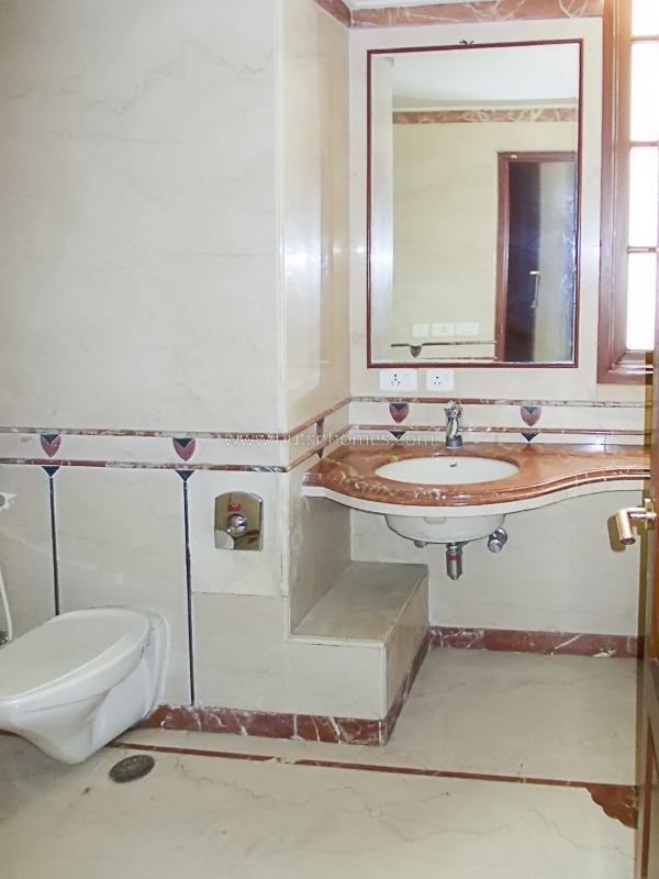5 BHK Farm House For Rent in Dlf Chattarpur Farms