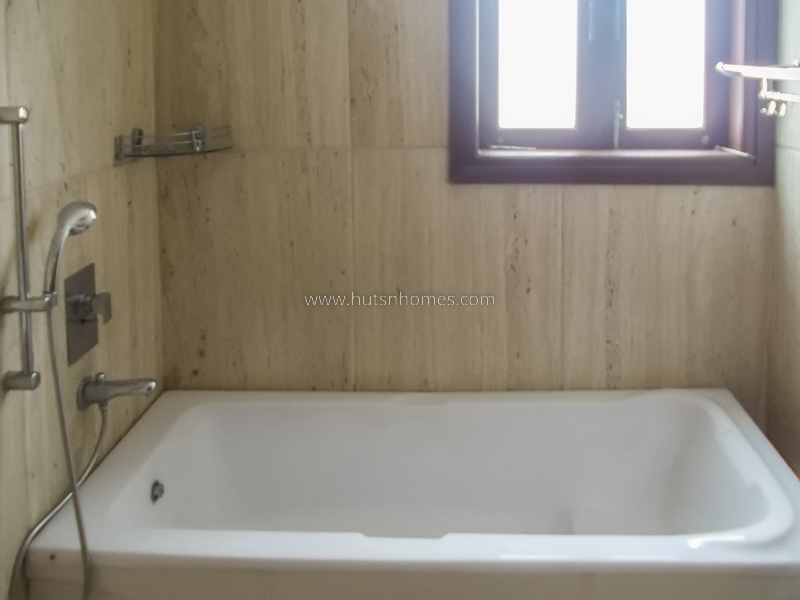 4 BHK Flat For Rent in Vasant Vihar