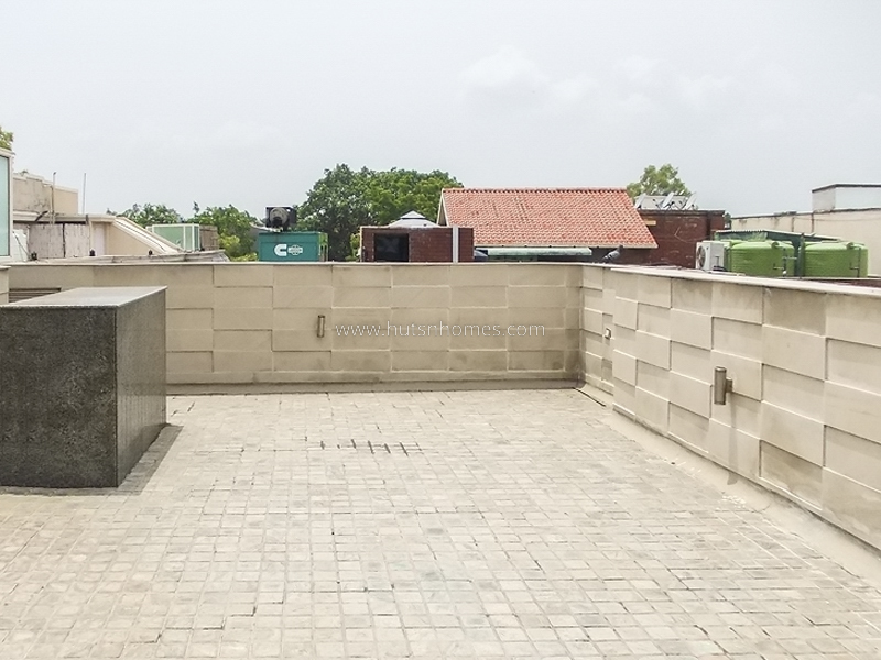 4 BHK Flat For Rent in Vasant Vihar