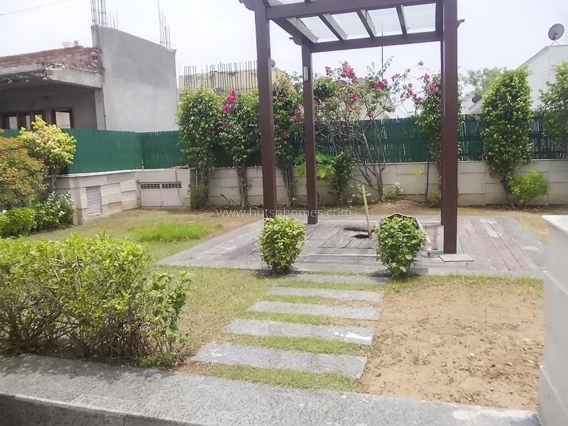 4 BHK Flat For Rent in Vasant Vihar