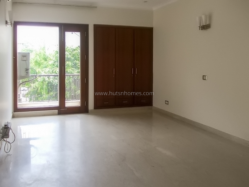 4 BHK Flat For Rent in Vasant Vihar