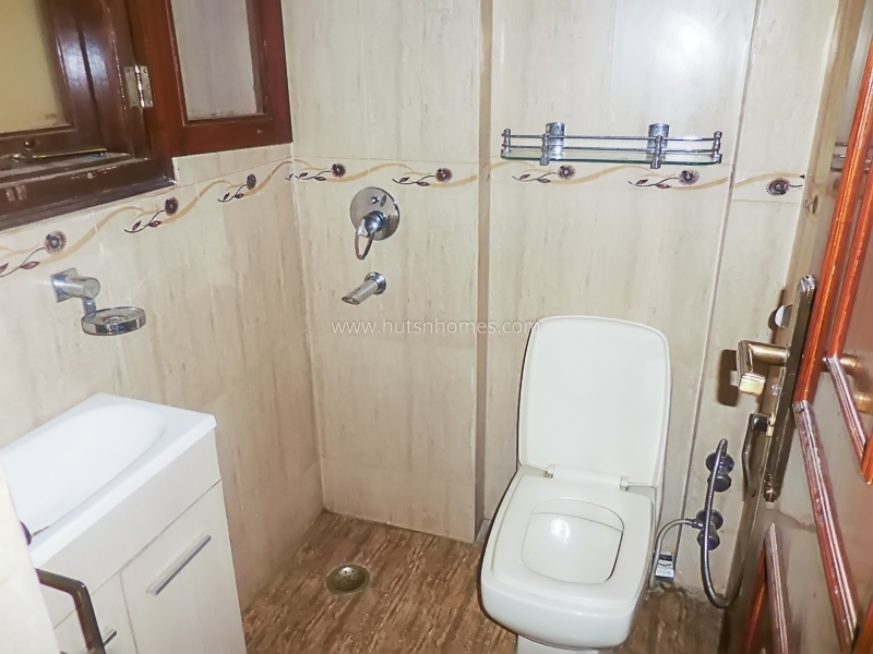 3 BHK Flat For Rent in Defence Colony