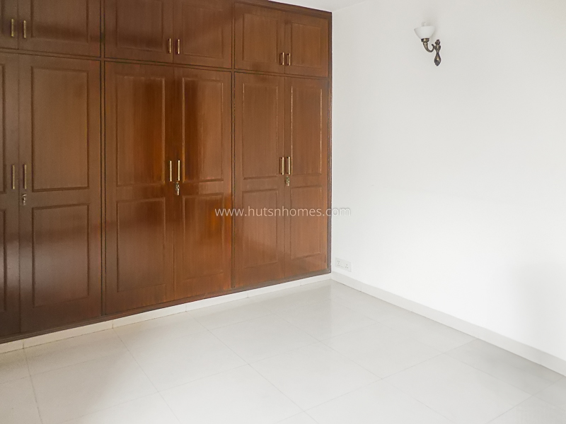 3 BHK Flat For Rent in Defence Colony