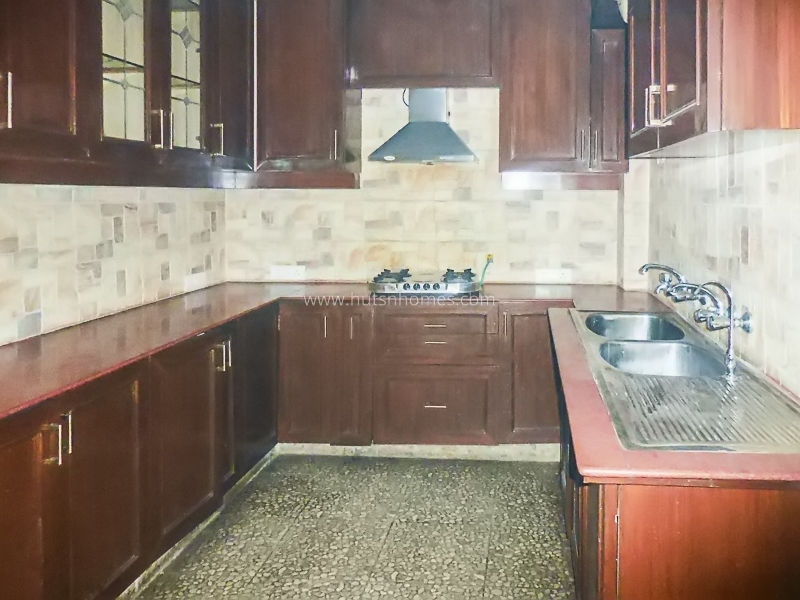 3 BHK Flat For Rent in Defence Colony