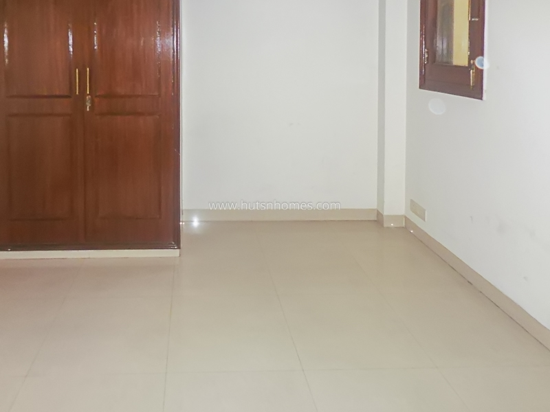 3 BHK Flat For Rent in Defence Colony