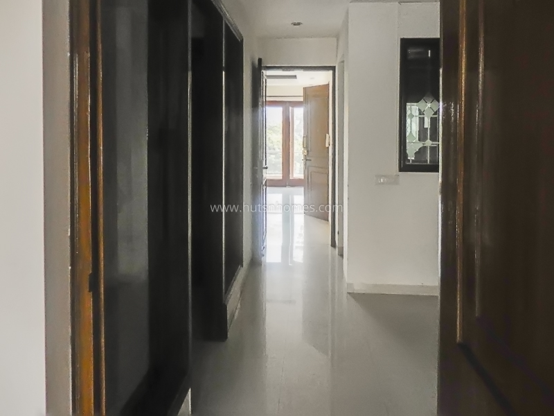 3 BHK Flat For Rent in Defence Colony
