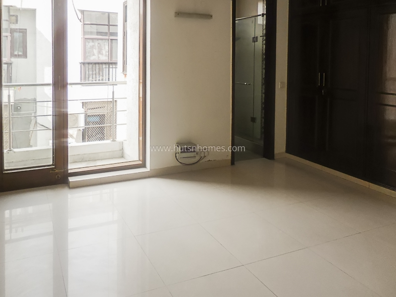 3 BHK Flat For Rent in Defence Colony