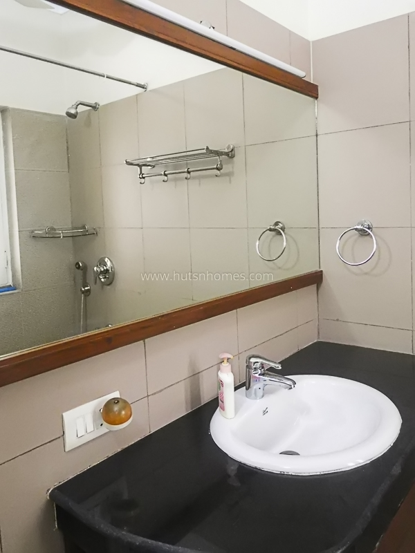 2 BHK Flat For Rent in Defence Colony