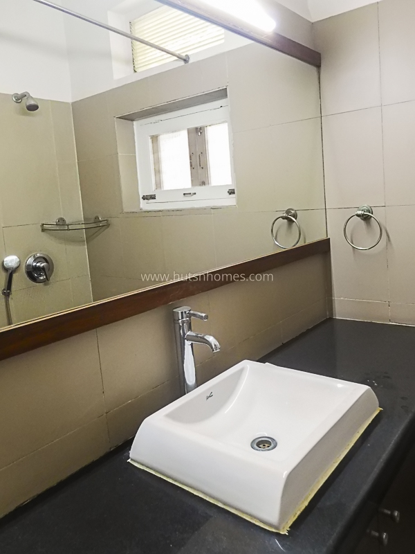 2 BHK Flat For Rent in Defence Colony