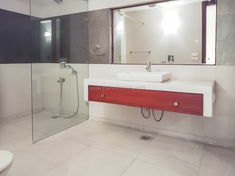3 BHK Duplex For Rent in West End Colony