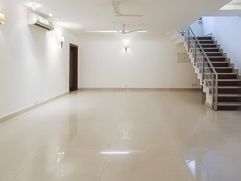 3 BHK Duplex For Rent in West End Colony