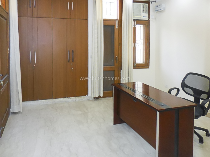 3 BHK Flat For Rent in Defence Colony
