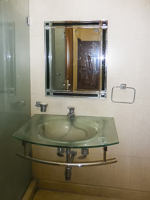 3 BHK Flat For Rent in Defence Colony