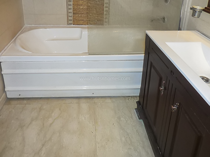 3 BHK Flat For Rent in Defence Colony