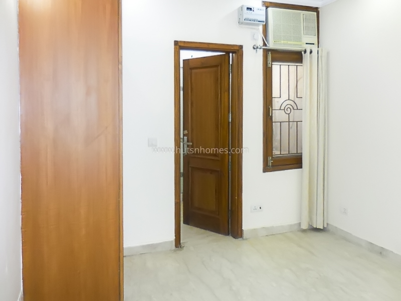 3 BHK Flat For Rent in Defence Colony
