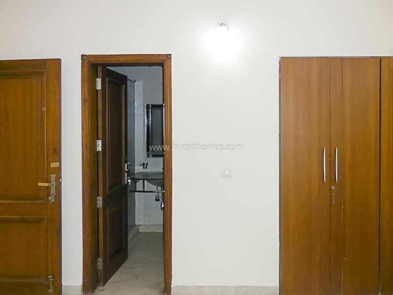 3 BHK Flat For Rent in Defence Colony