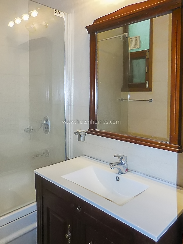 3 BHK Flat For Rent in Defence Colony