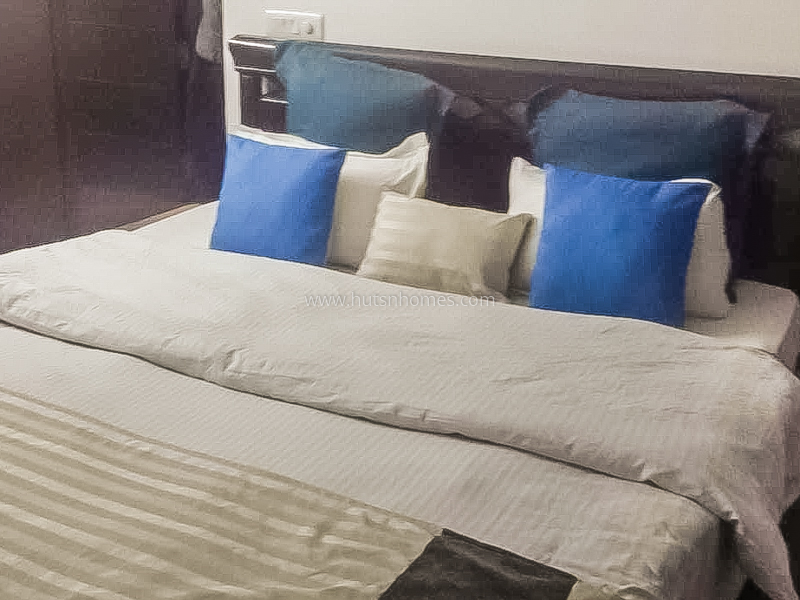 2 BHK Condo For Rent in Golf Course Road