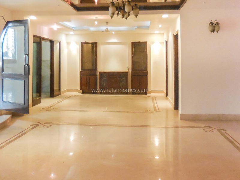 6 BHK Farm House For Rent in Vasant Kunj