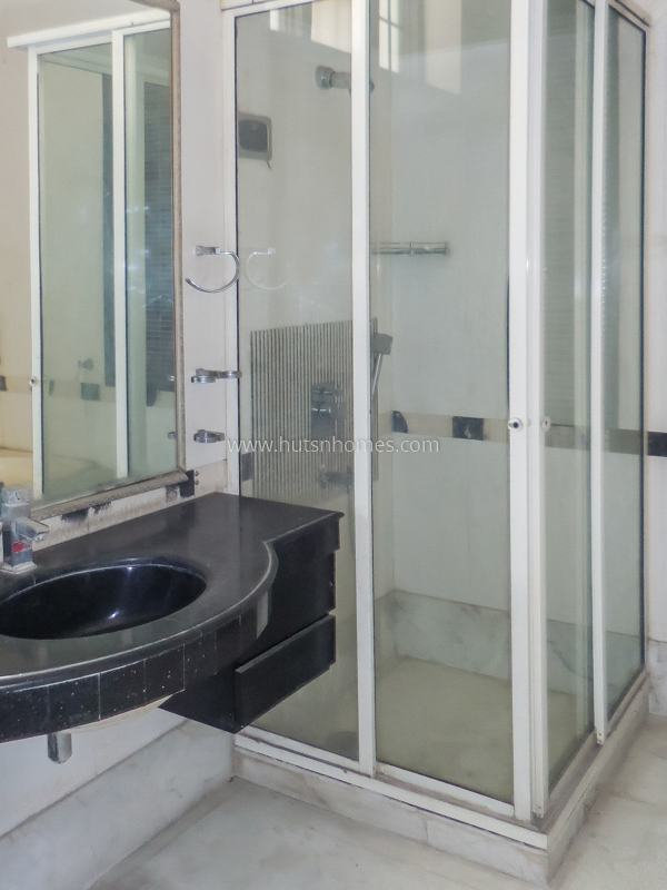6 BHK Farm House For Rent in Vasant Kunj