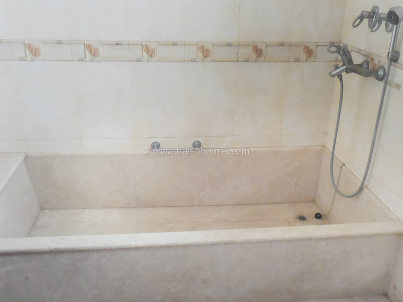6 BHK Farm House For Rent in Vasant Kunj