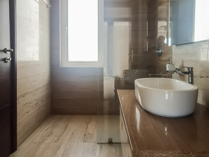 4 BHK Flat For Rent in Vasant Vihar