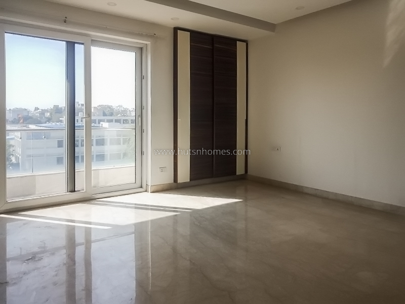 4 BHK Flat For Rent in Vasant Vihar