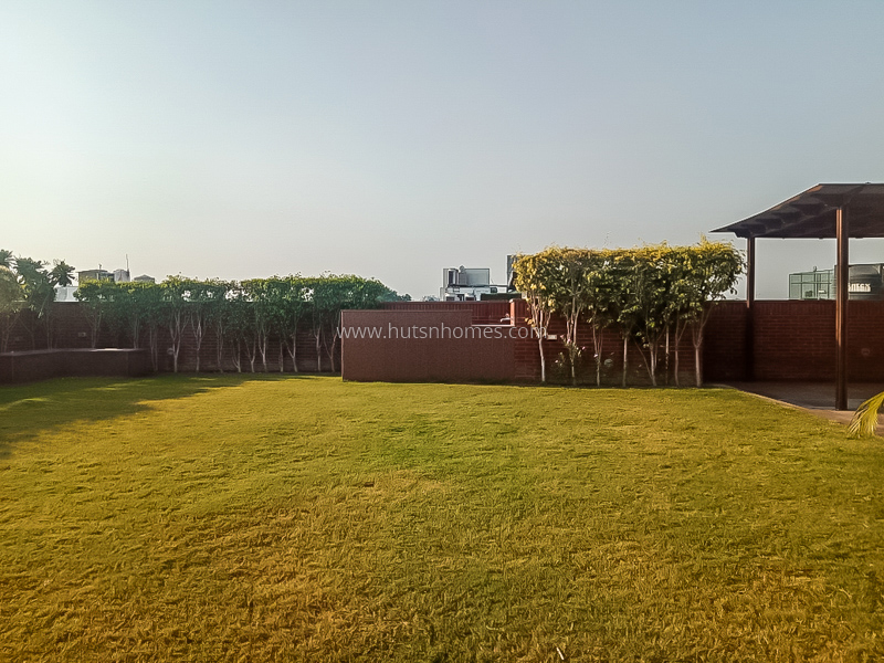 4 BHK Flat For Rent in Vasant Vihar