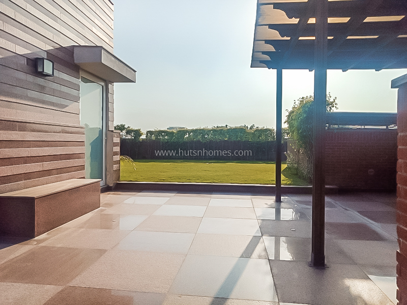 4 BHK Flat For Rent in Vasant Vihar