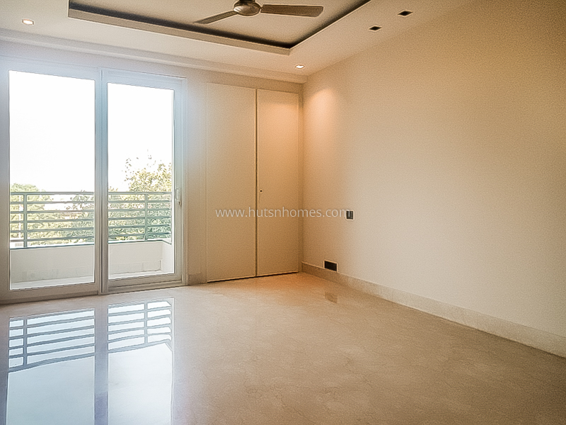 4 BHK Flat For Rent in Vasant Vihar