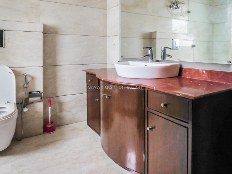 4 BHK Flat For Rent in Vasant Vihar