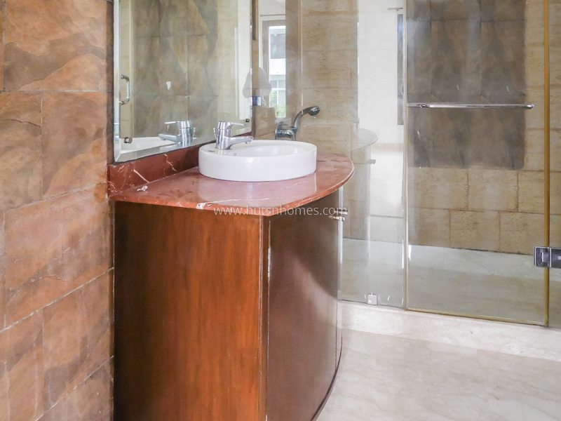 4 BHK Flat For Rent in Vasant Vihar