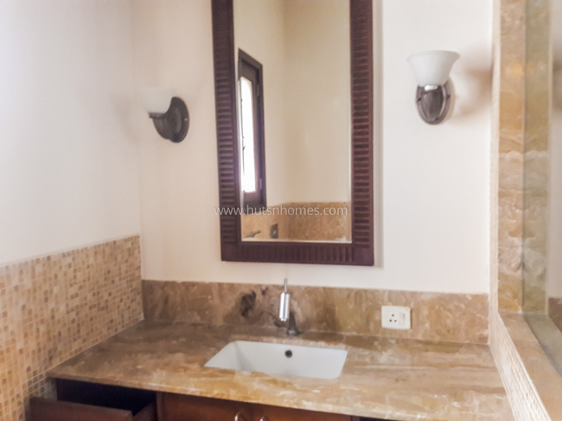 4 BHK Builder Floor For Rent in Vasant Vihar