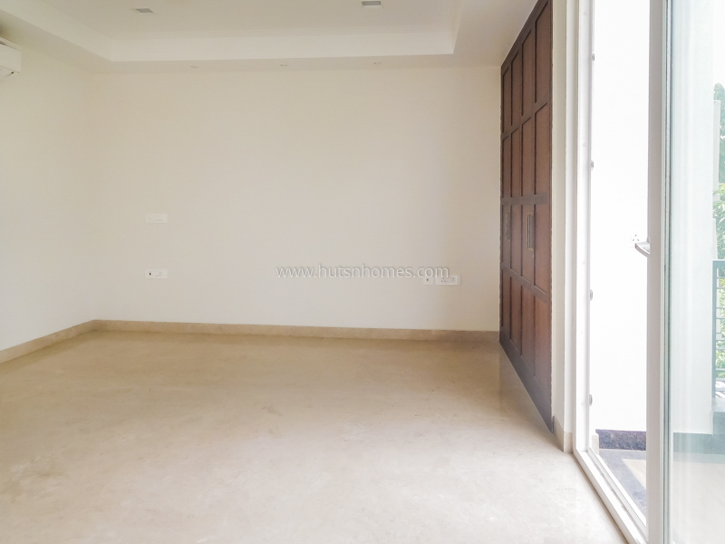 4 BHK Flat For Rent in Vasant Vihar