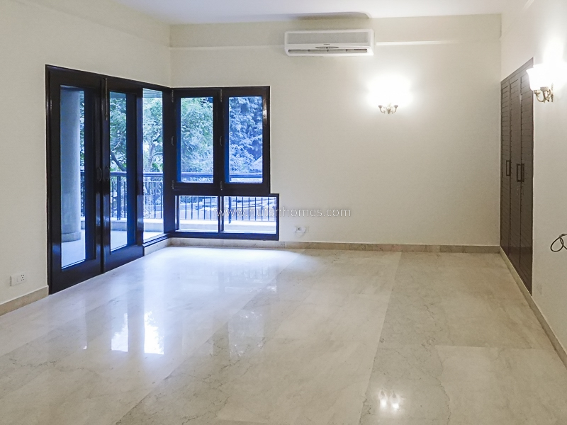 4 BHK House For Rent in West End Colony