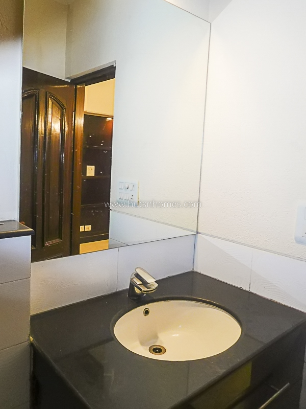 4 BHK House For Rent in West End Colony