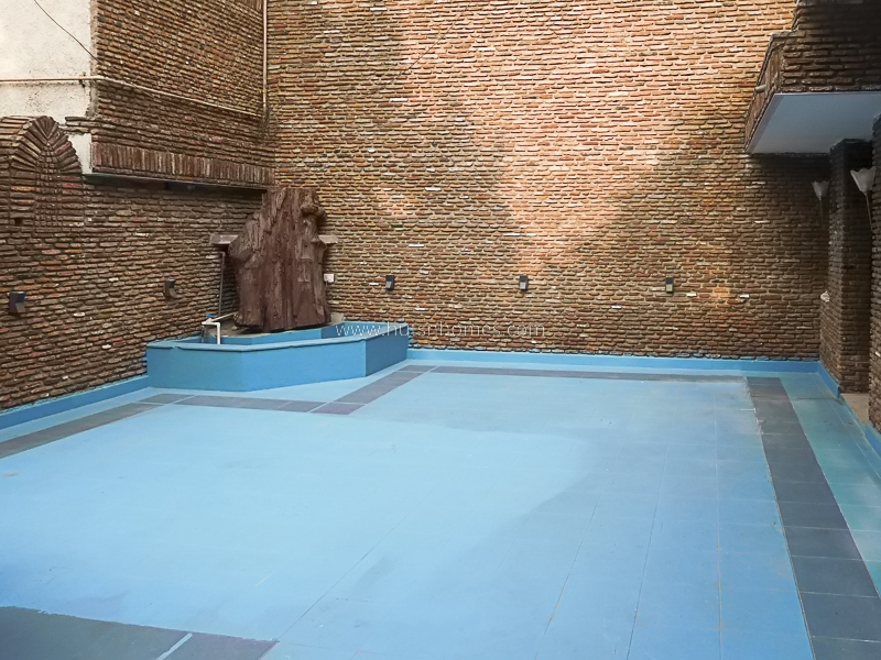 4 BHK House For Rent in West End Colony