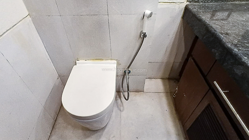 5 BHK House For Rent in West End Colony