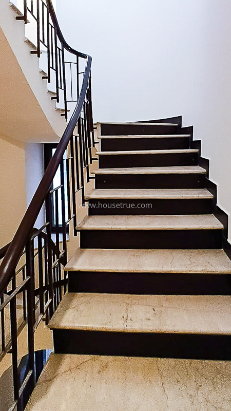 5 BHK House For Rent in West End Colony